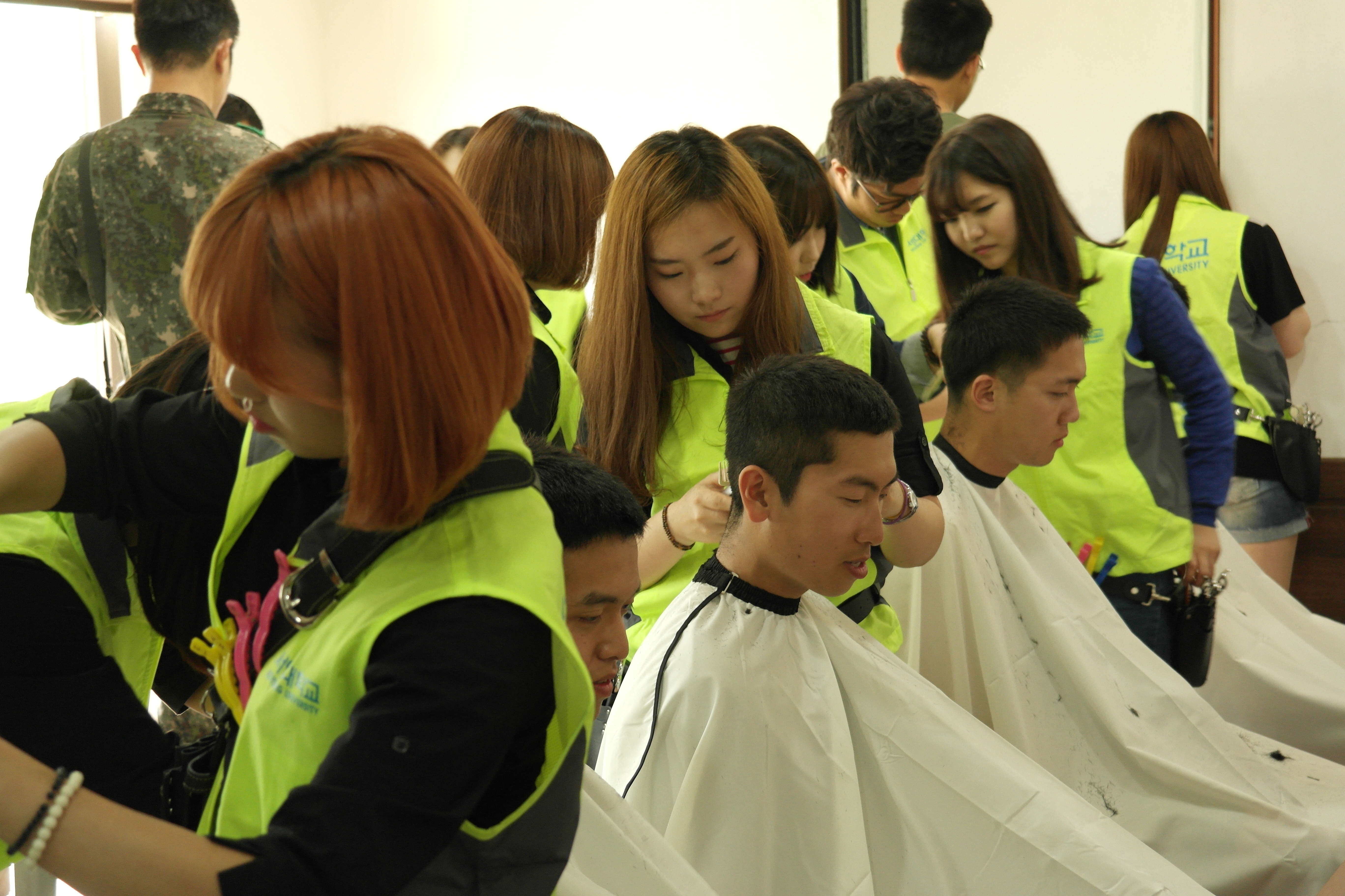 SAM_2151 미용봉사사진.JPG